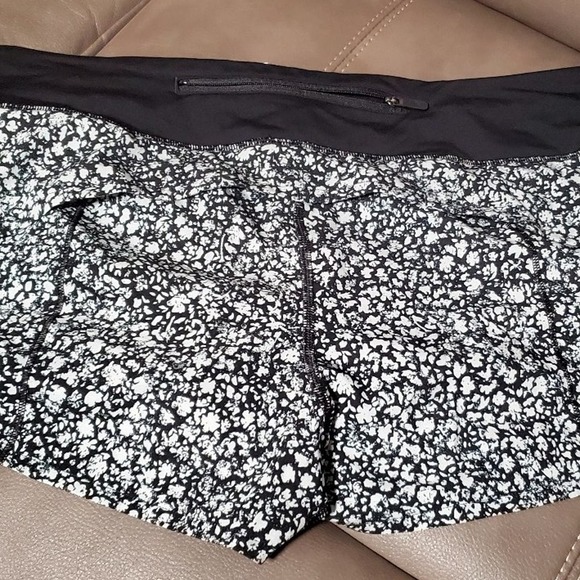 NWOTS LULULEMON speed up shorts, 2.5 inseam - Picture 2 of 8